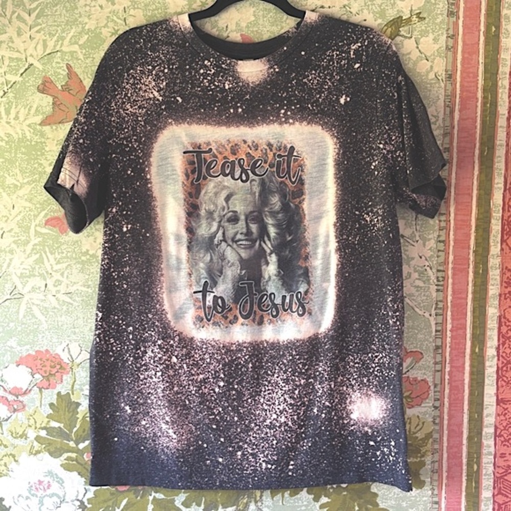Fun Bleached Out Dolly Parton Tshirt!